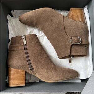 NEW Aquatalia Tacey Buckle Heeled Suede Bootie Taupe 7.5